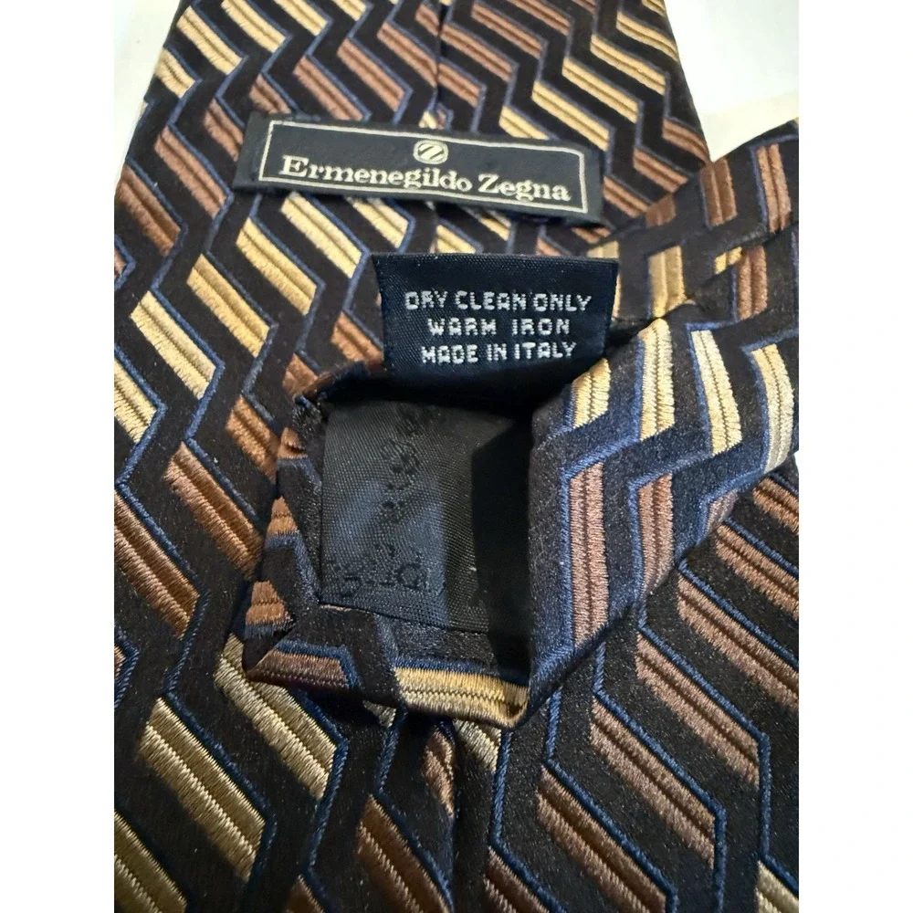 Ermenegildo Zegna Silk Tie Black Gold Made in Italy Mens‎ Elegant Formal Necktie